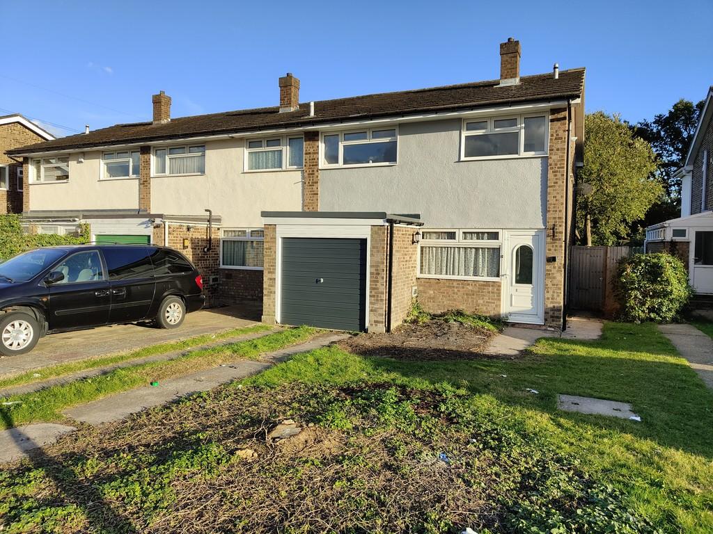 Beauchamps Drive, Wickford 4 bed end of terrace house £1,400 pcm (£