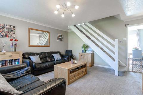 10 Lanata Walk, Hayes, UB4 9PY