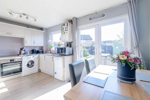 10 Lanata Walk, Hayes, UB4 9PY