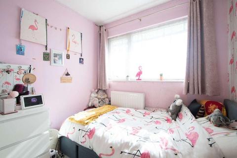 10 Lanata Walk, Hayes, UB4 9PY