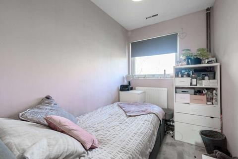 10 Lanata Walk, Hayes, UB4 9PY