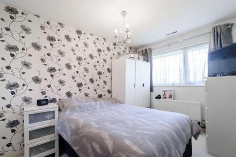 10 Lanata Walk, Hayes, UB4 9PY