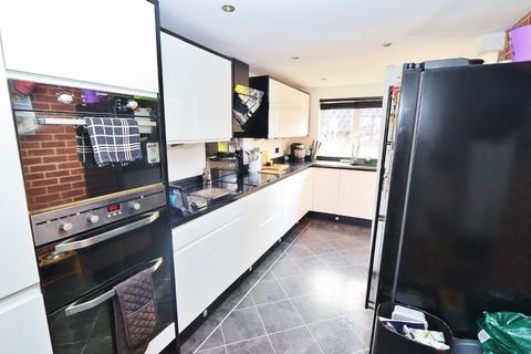 16a Cartel Close, Purfleet, RM19 1RZ