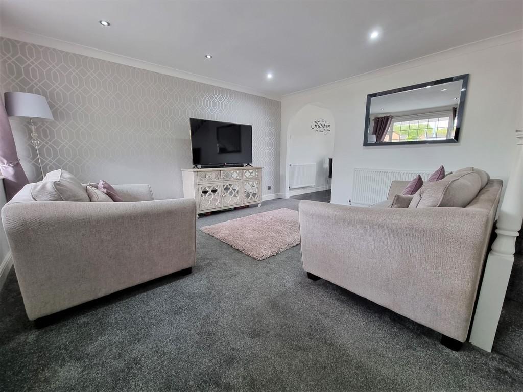 Portland Drive, Nuneaton 3 bed terraced house £189,950