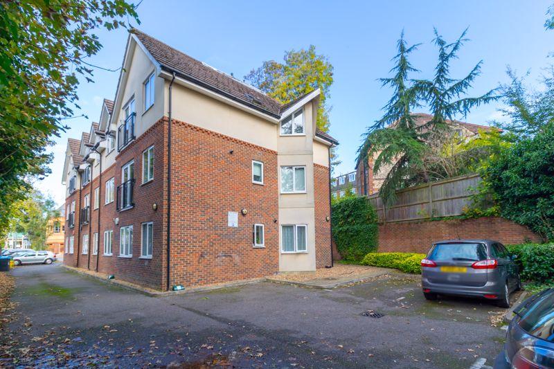 St. Lukes Road, Whyteleafe 2 bed apartment £250,000