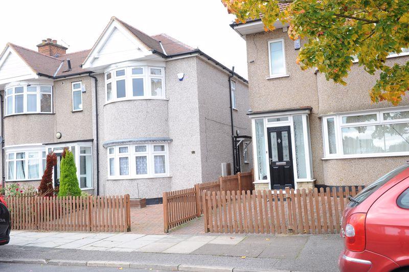 Tiverton Road, Ruislip 2 bed end of terrace house £1,500 pcm (£346 pw)