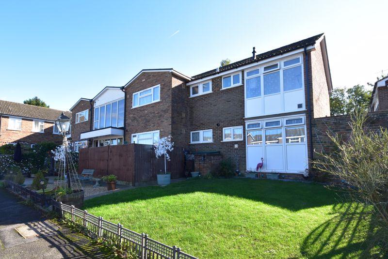 Bardsley Drive, Farnham 2 bed apartment £255,000