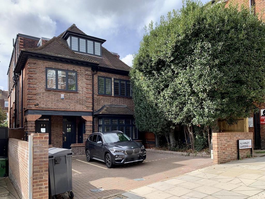 Alvanley Gardens, West Hampstead, NW6 3 bed flat £2,800 pcm (£646 pw)