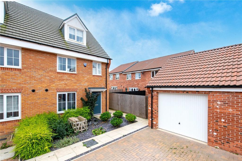Great Leighs, Bourne, PE10 3 bed end of terrace house £240,000