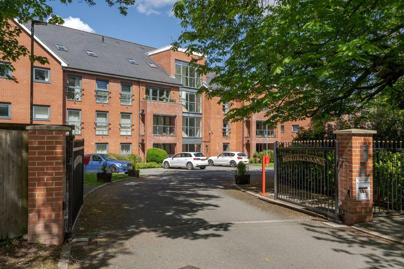 Merryfield Grange, Heaton, Bolton. 2 bed apartment £995 pcm (£230 pw)
