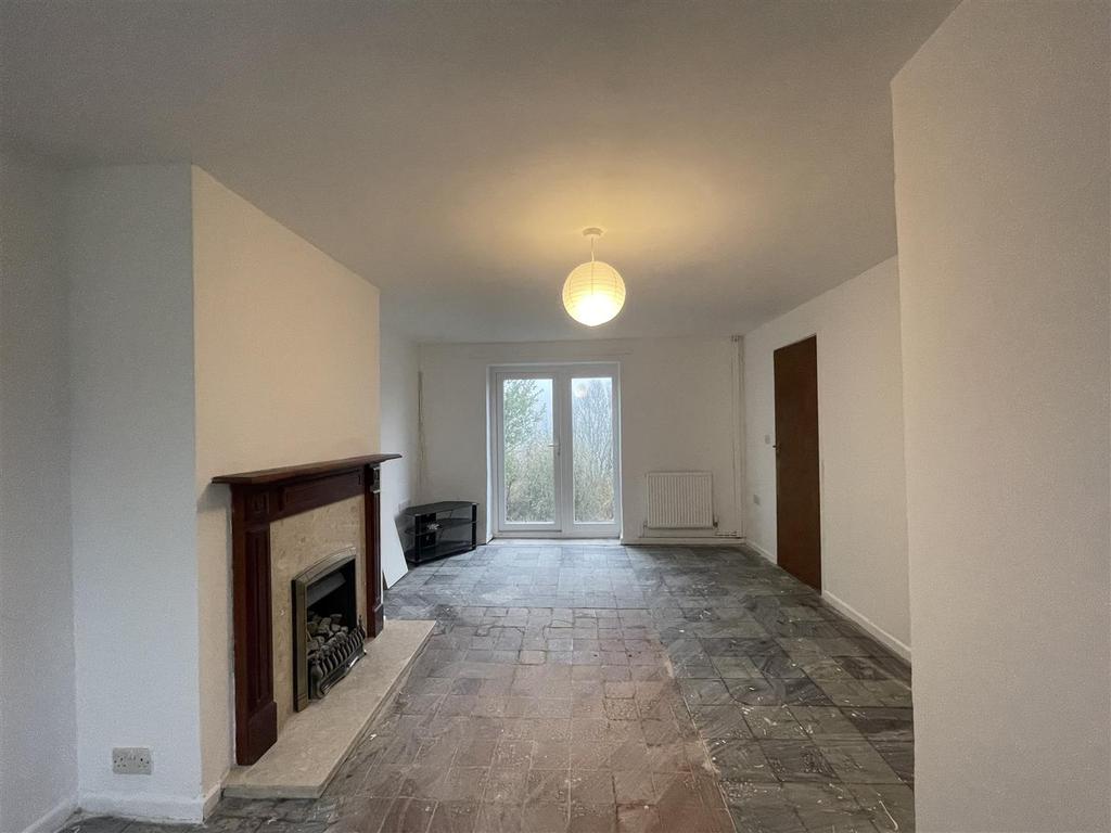 Penygwndwn Estate, Blaenau Ffestiniog 3 bed terraced house £125,000