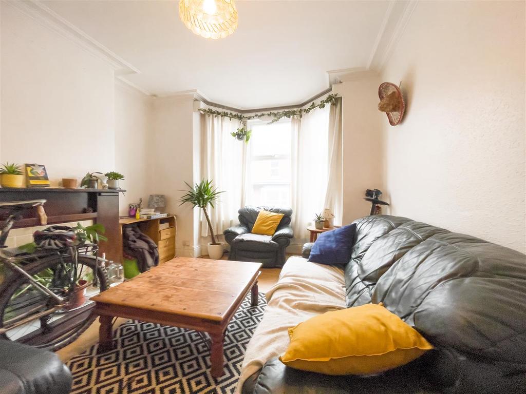 42 Pinner Road, Hunters bar, Sheffield 4 bed house £1,421 pcm (£328 pw)