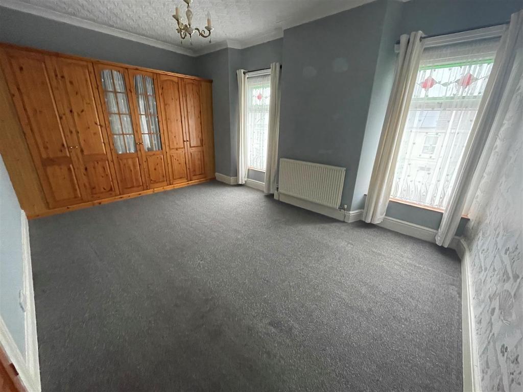 Glenalla Road, Llanelli 3 bed terraced house £186,000