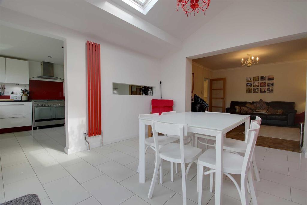 Buckland Road, Buckland, Aston Clinton 4 bed semidetached house £