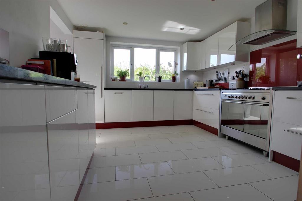 Buckland Road, Buckland, Aston Clinton 4 bed semidetached house £