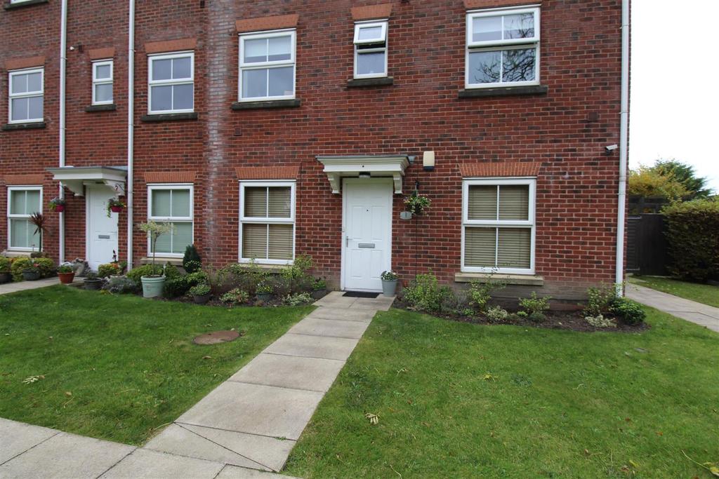 Manchester Road, Blackrod, Bolton 2 bed apartment £675 pcm (£156 pw)