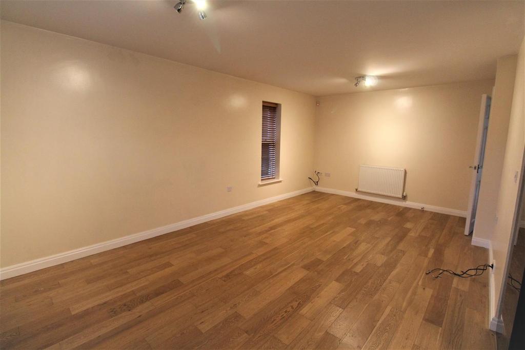 Manchester Road, Blackrod, Bolton 2 bed apartment £675 pcm (£156 pw)