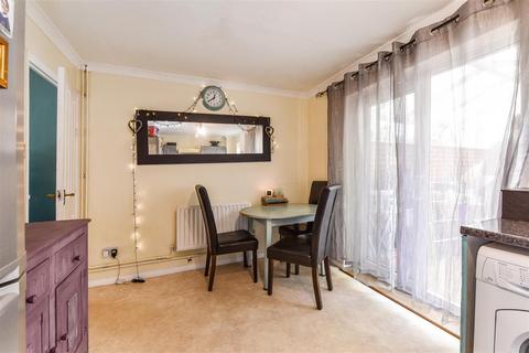 7 Douglas Close, Ford, Arundel, BN18 0TG