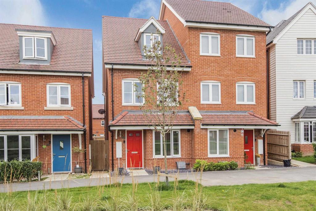 Woodley, Reading, RG5 3 bed townhouse £450,000