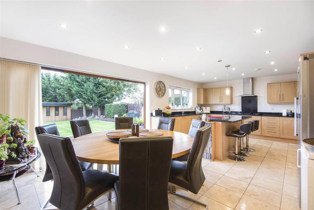 Long Lane, Tilehurst, Reading, RG31 5 bed detached house £1,250,000