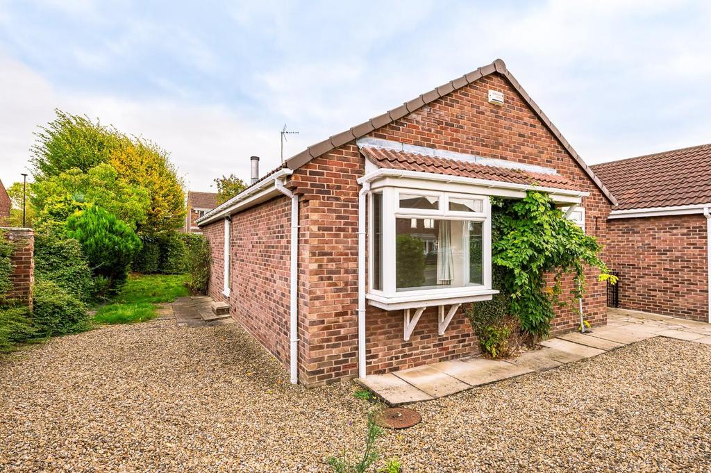 Harrow Glade, York 2 bed detached bungalow £270,000