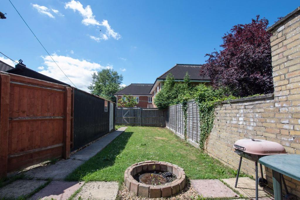 Cherwell Drive 4 bed house £1,850 pcm (£427 pw)