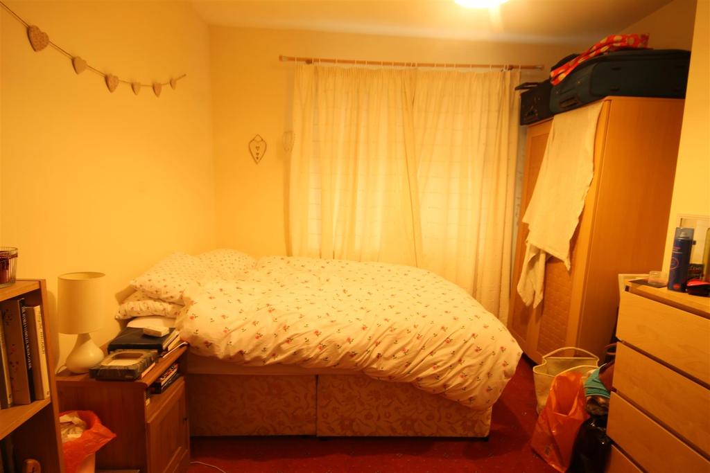 Shaftesbury Grove, Heaton 3 bed flat £925 pcm (£213 pw)