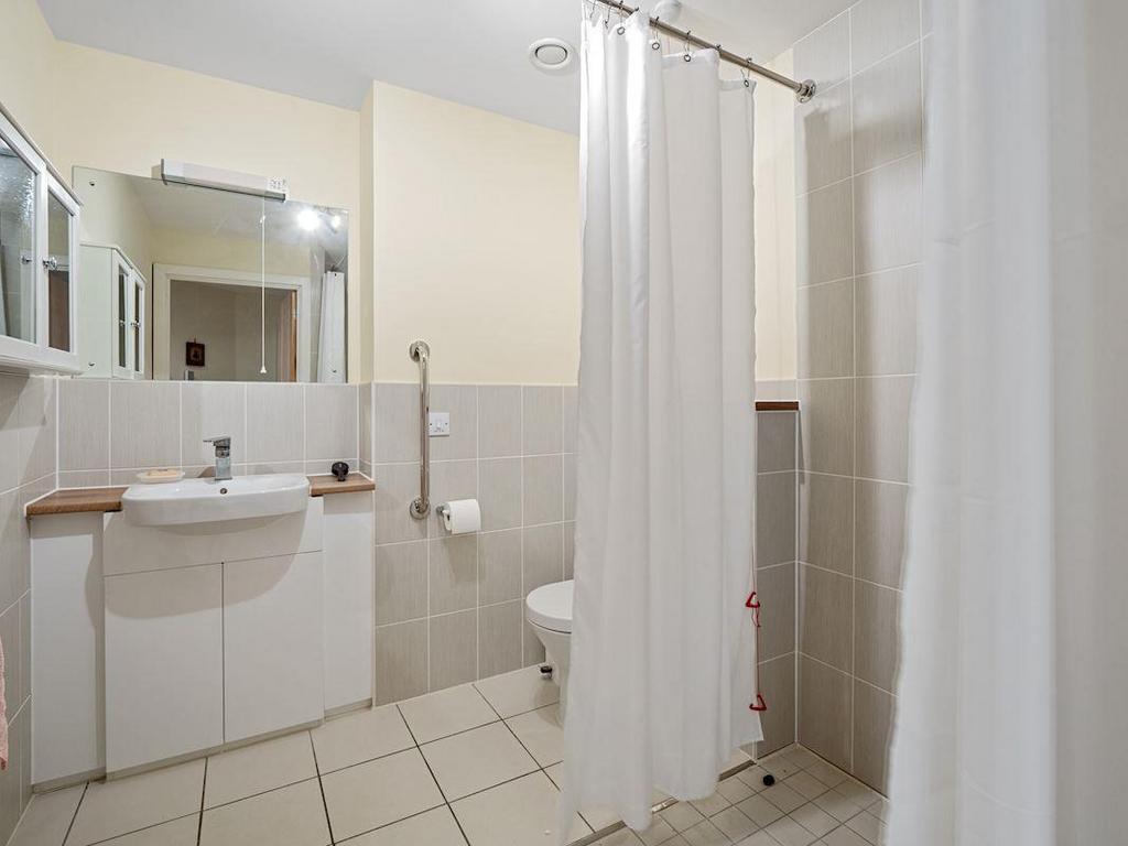 Shower Room.jpg