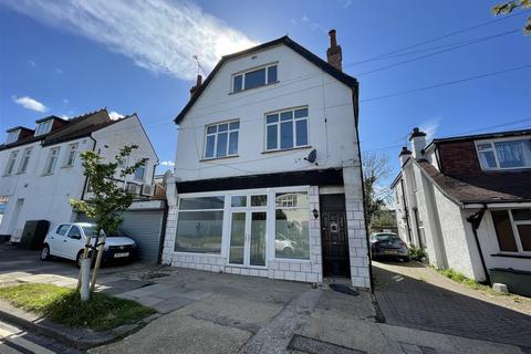 Property to rent - Grasmead Avenue, Leigh-On-Sea