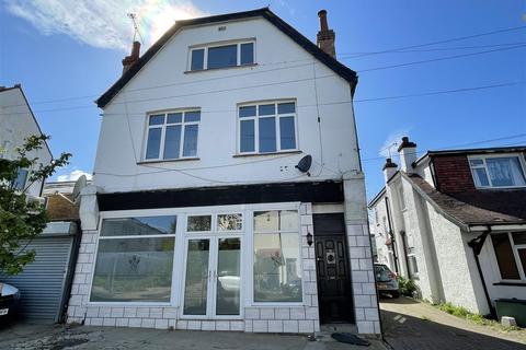 Property to rent - Grasmead Avenue, Leigh-On-Sea