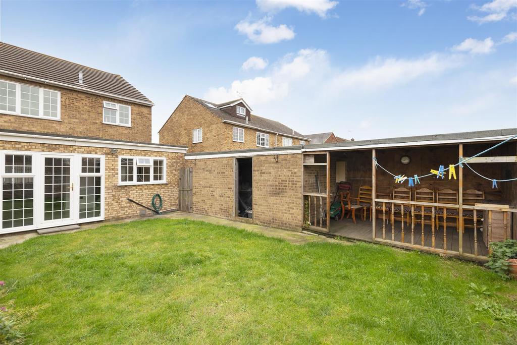 Weatherly Drive, Broadstairs 3 bed semidetached house £1,400 pcm (£