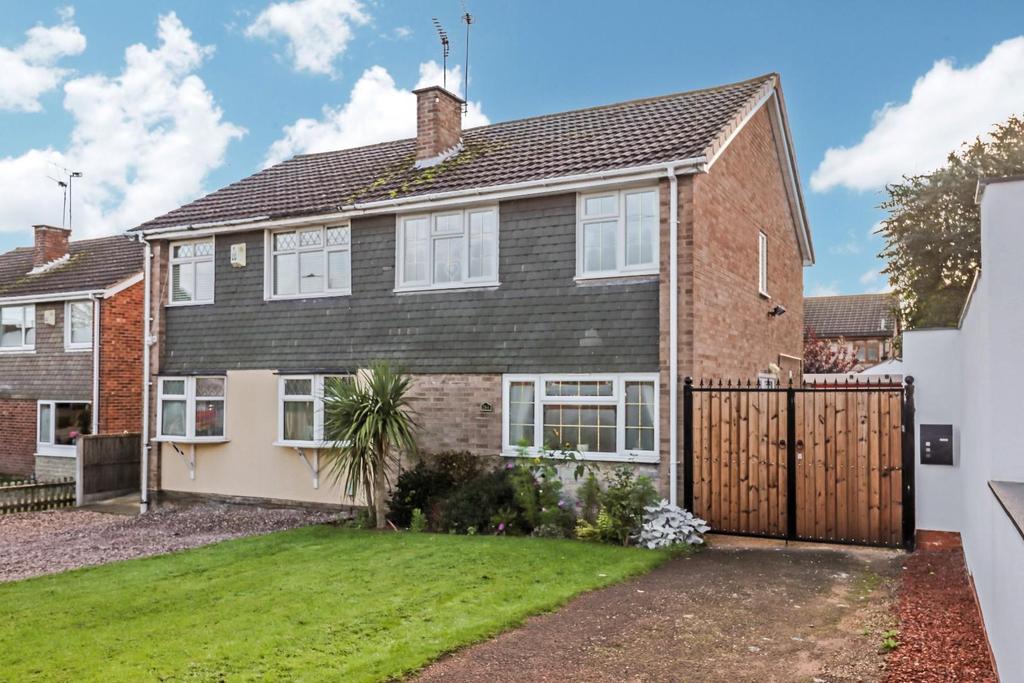 Croft Road, Nuneaton 3 bed semidetached house £210,000