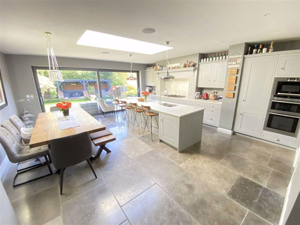Deanway, Wilmslow 5 bed detached house £750,000