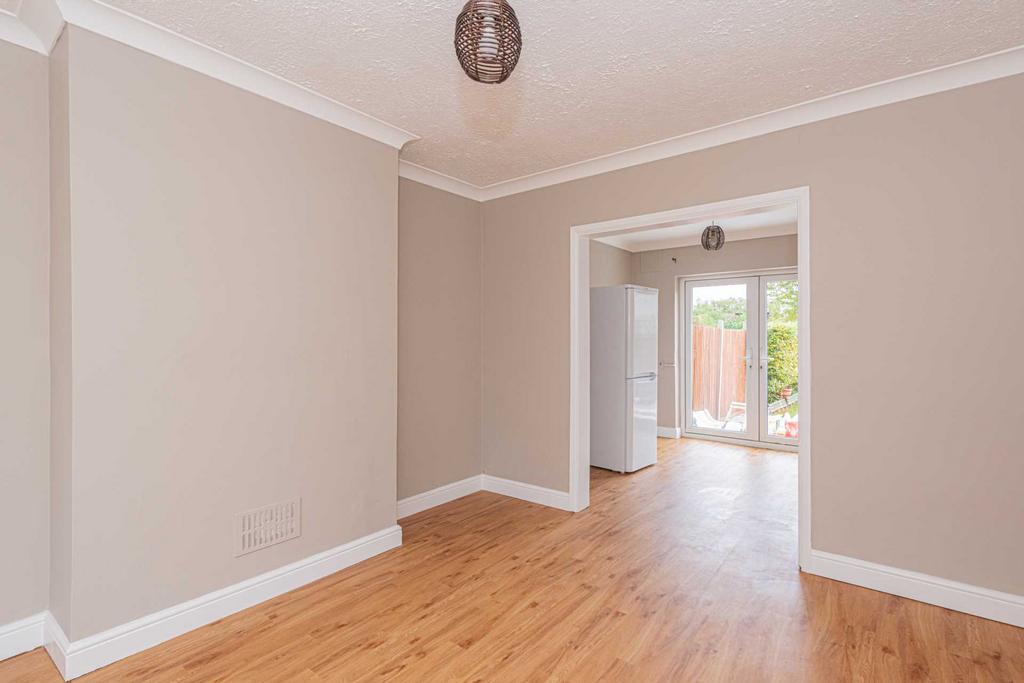 Poole Road, West Ewell 3 bed semidetached house £2,200 pcm (£508 pw)