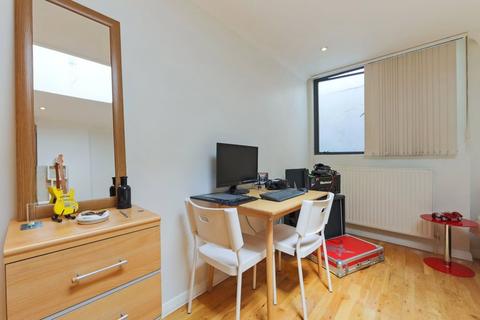 Studio to rent, Chalk Farm Road, London, NW1