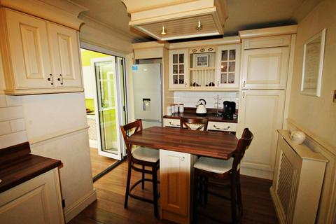 16 Foxglove, Amington, Tamworth, B77 4HY