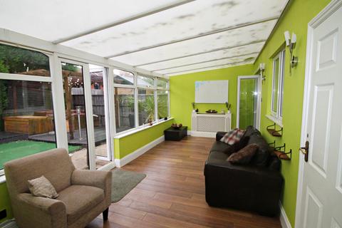 16 Foxglove, Amington, Tamworth, B77 4HY