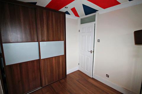 16 Foxglove, Amington, Tamworth, B77 4HY