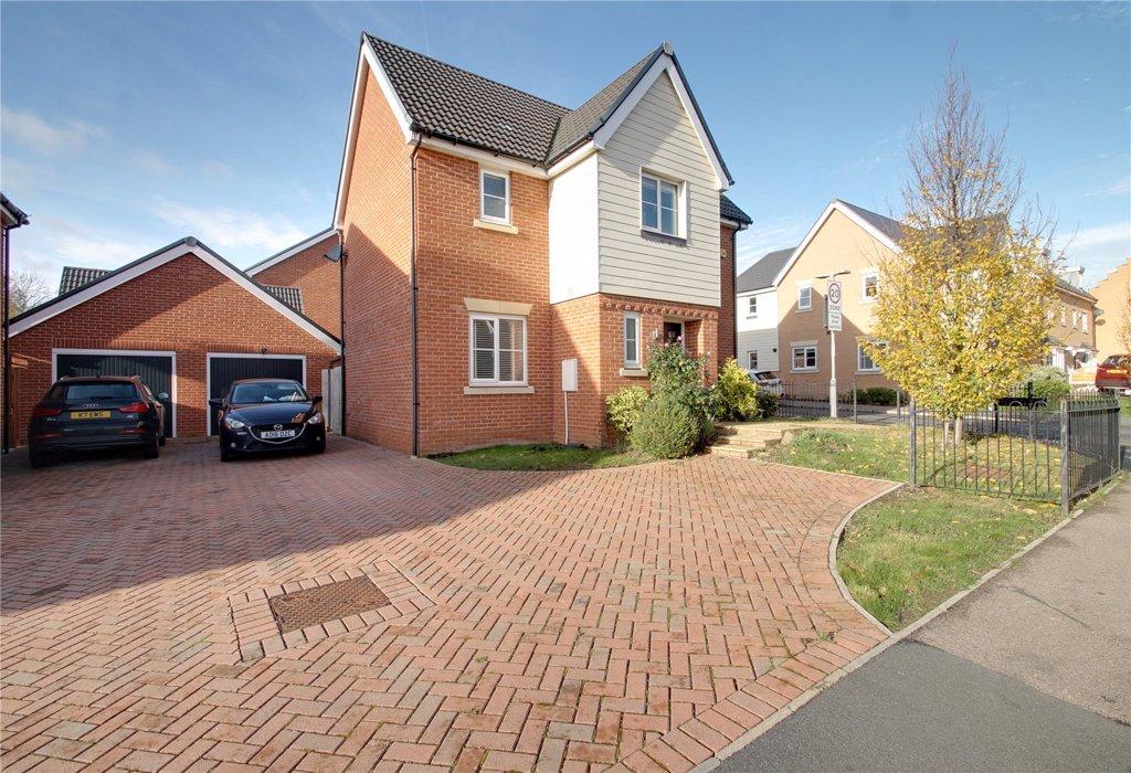 School Avenue, Langdon Hills, Laindon Basildon, Essex 4 bed detached