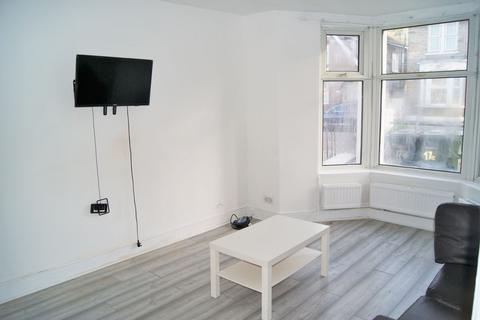 17a Westdown Road, London, SE6 4RL