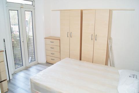 17a Westdown Road, London, SE6 4RL