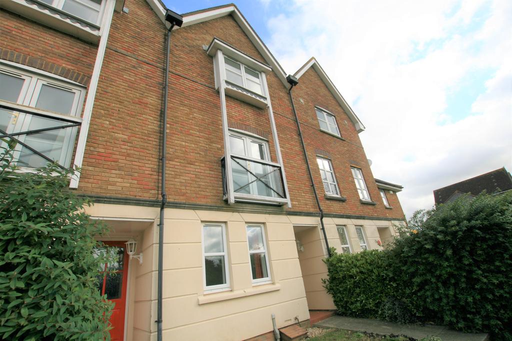 Mill Court, Ashford TN24 3 bed terraced house £1,200 pcm (£277 pw)