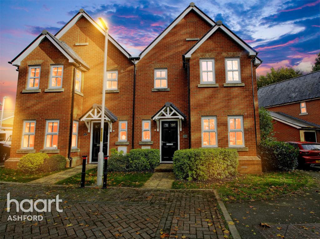 Furley Close, Ashford 3 bed semidetached house £360,000