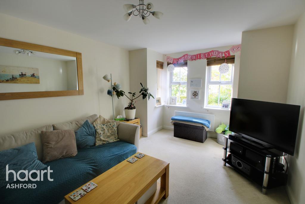 Furley Close, Ashford 3 bed semidetached house £360,000