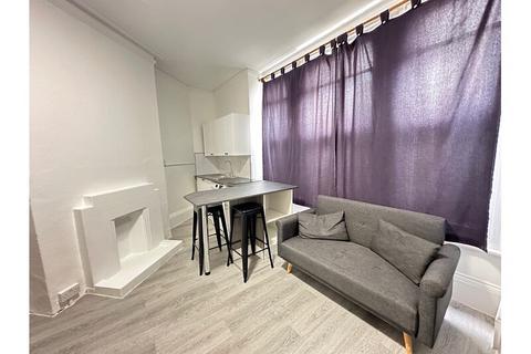 Studio to rent - Richmond Way, Brook Green W14