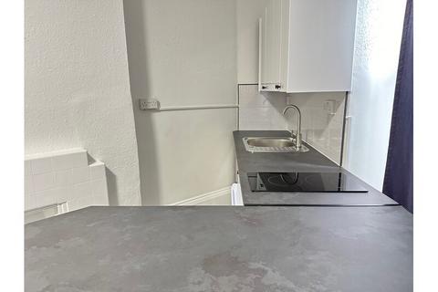 Studio to rent, Richmond Way, Brook Green W14