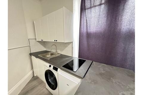 Studio to rent, Richmond Way, Brook Green W14