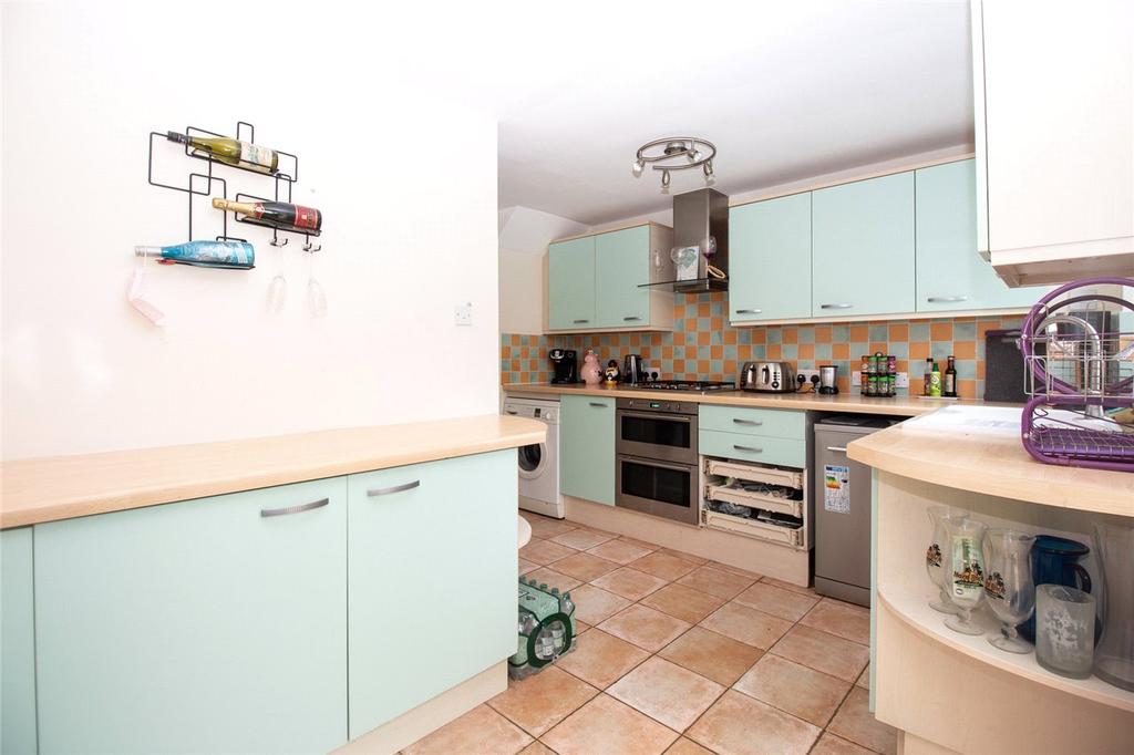 Aplins Close, Harpenden, Hertfordshire 3 bed end of terrace house £