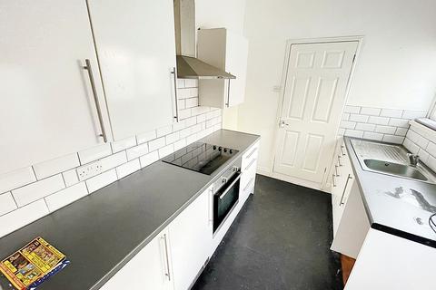 2 bedroom ground floor flat for sale, Roman Road, Lawe Top, South Shields, Tyne and Wear, NE33 2HA