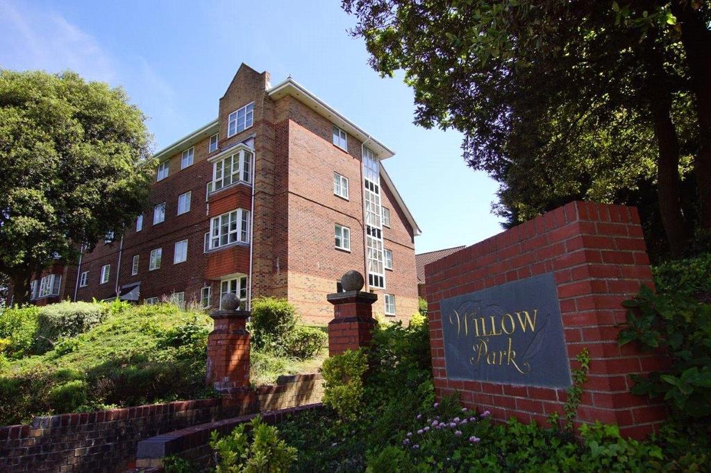 Park Road, Poole Park, Poole, Dorset... 1 bed apartment £125,000